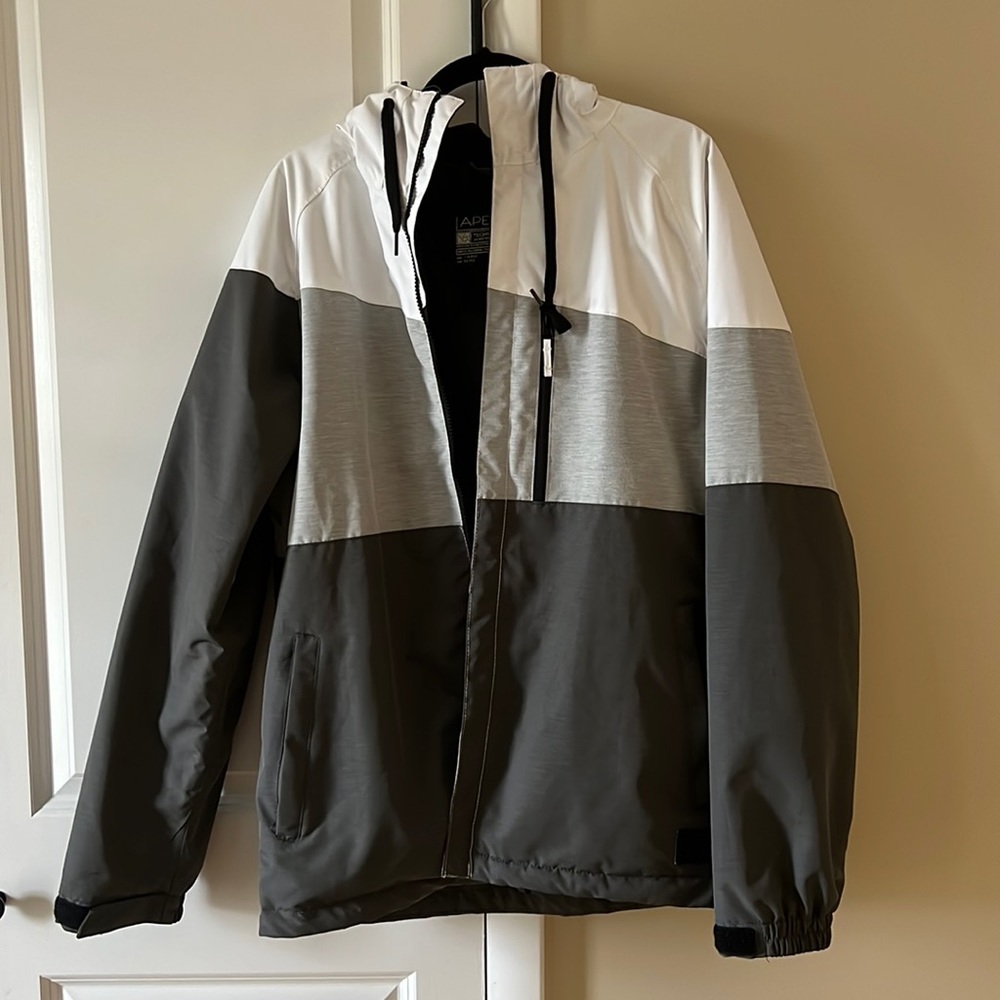 Medium men’s snow jacket